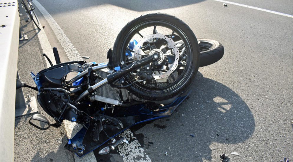 Weggis LU - Heftiger Crash zwischen Auto und Motorradfahrer