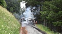 Grüsch, Poschiavo GR - Fahrzeuge in Brand geraten, ein Verletzter