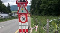 Bei Verkehrsunfall in Mümliswil gegen Baustellensignalisation und Weidezaun geprallt