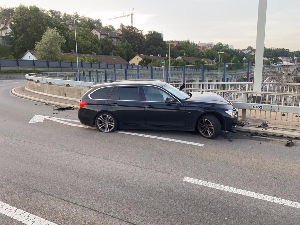 Ein Verletzter bei Unfall bei Ausfahrt A4 Schaffhausen SH - Vimarsana News