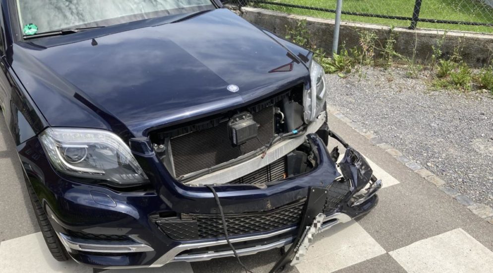 Bilten GL - Verkehrsunfall zwischen Lastwagen und Auto