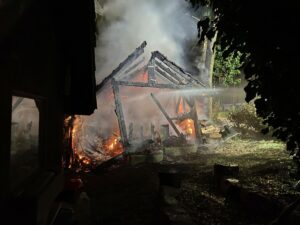 Gartenschopf in Mumpf AG brennt vollständig nieder