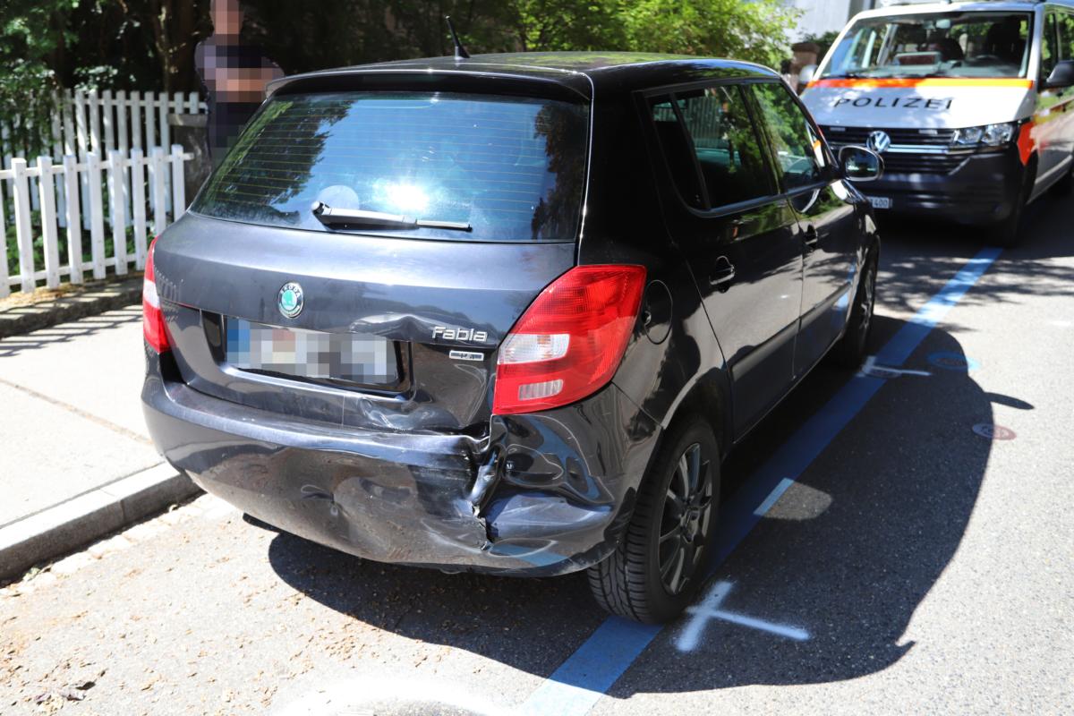 St. Gallen - Aufgrund mangelnder Aufmerksamkeit gegen parkenden PW geprallt - Vimarsana News