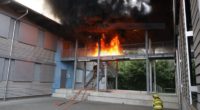 Brand zwischen zwei Schulpavillons in Zug