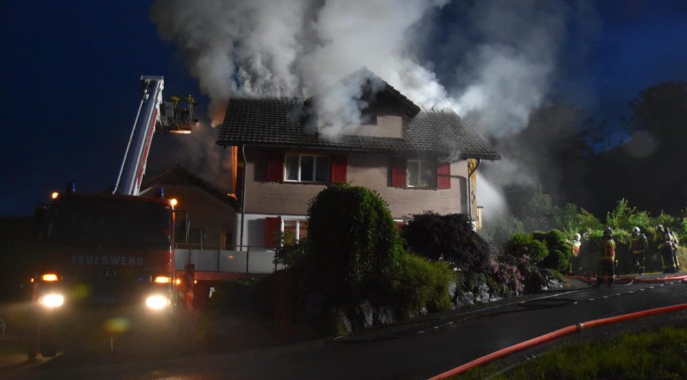 Brennendes Einfamilienhaus in Oberhelfenschwil SG