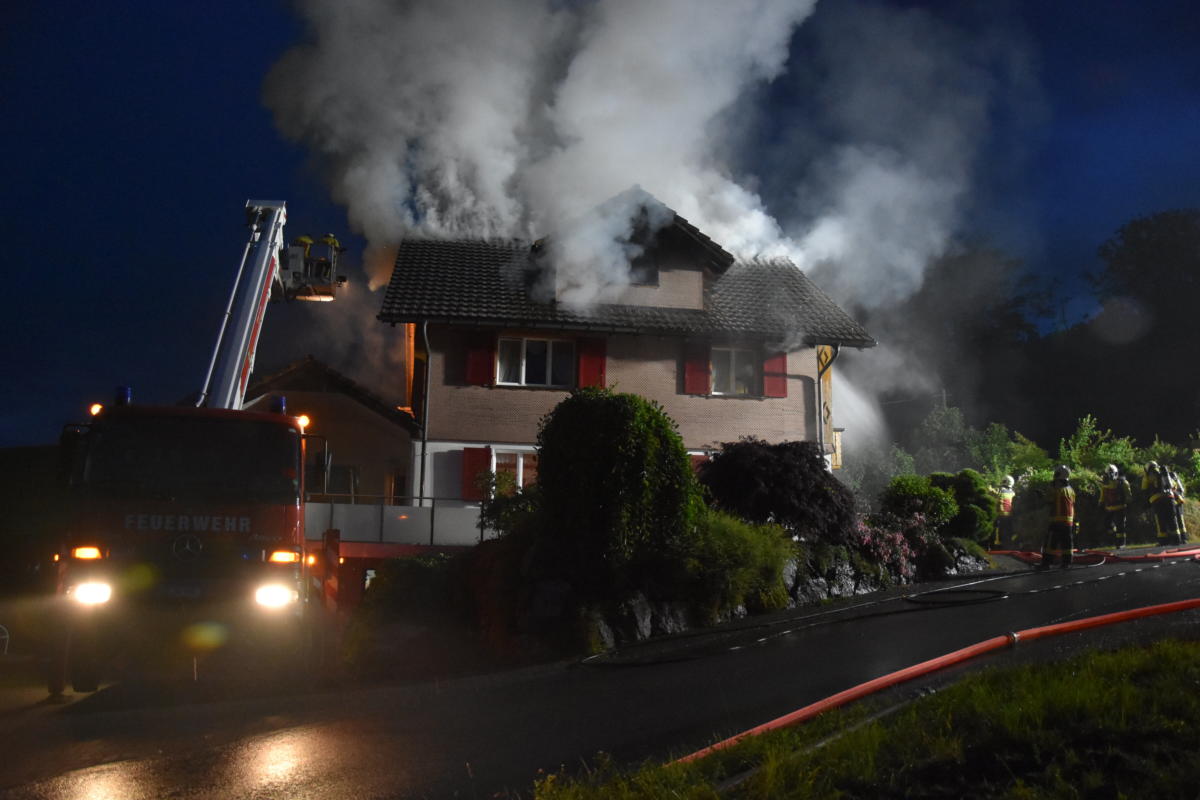 Brennendes Einfamilienhaus in Oberhelfenschwil SG - Vimarsana News