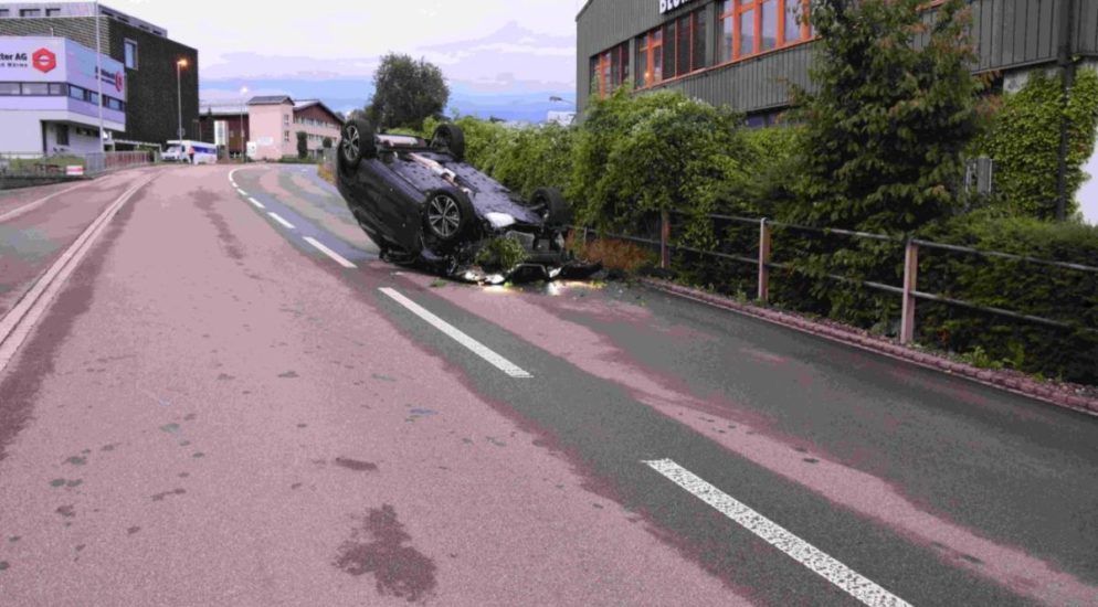 Nach Kollision mit Metallzaun in Mörschwil Unfallstelle verlassen