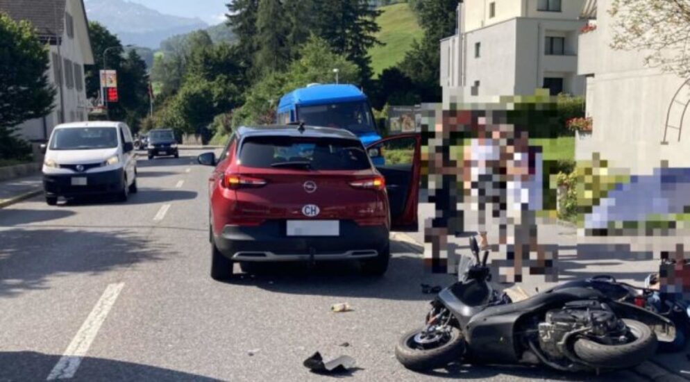 Motorrollerfahrer nach Unfall in Glarus verletzt