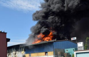 Neuenkirch LU: Werkstatthalle bei Brand vollkommen zerstört