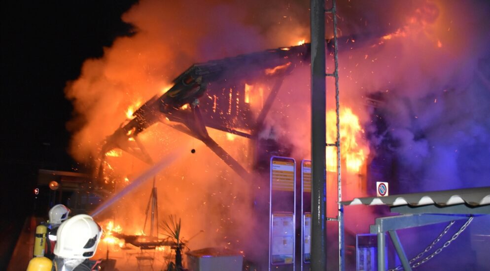 Schiers GR: Güterschuppen in Brand geraten