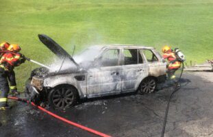 Wildhaus SG - Auto gerät wegen technischem Defekt in Brand