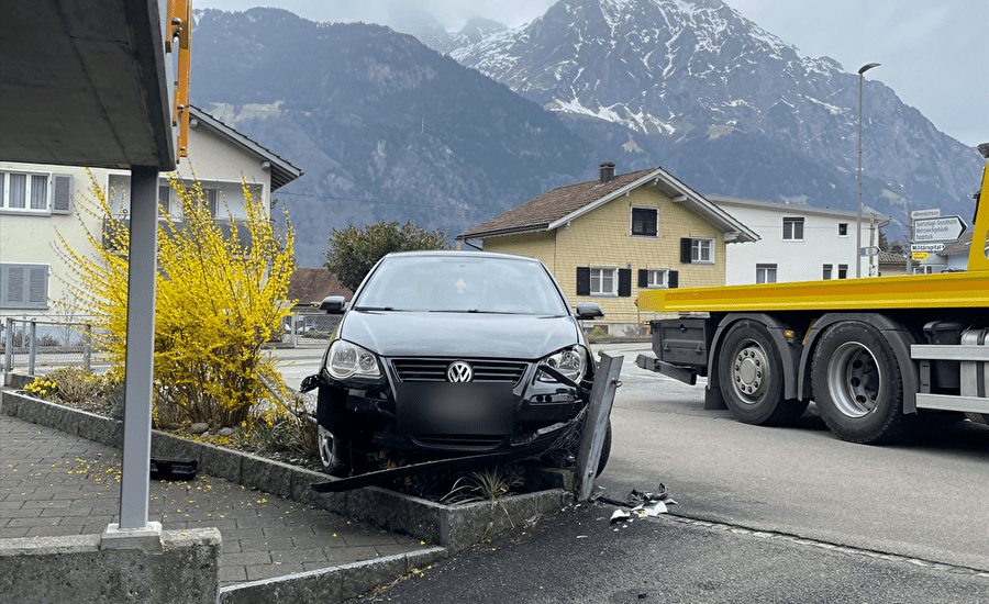 Schattdorf-UR-Verkehrsunfall-zwischen-Personenwagen-und-Mofa