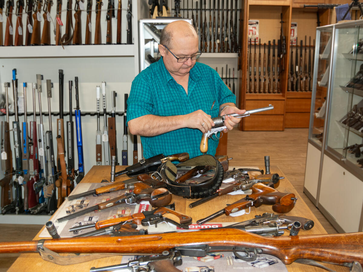 Kurt Renggli: „Der illegale Besitz sowie der Handel von Waffen ohne Bewilligung werden scharf geahndet.“ (Foto: waffenboerse.ch)