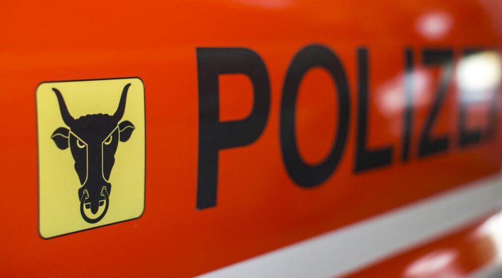 Wassen-UR-A2-Acht-Klima-Aktivisten-blockieren-Gotthard-und-sorgen-f-r-St-rung